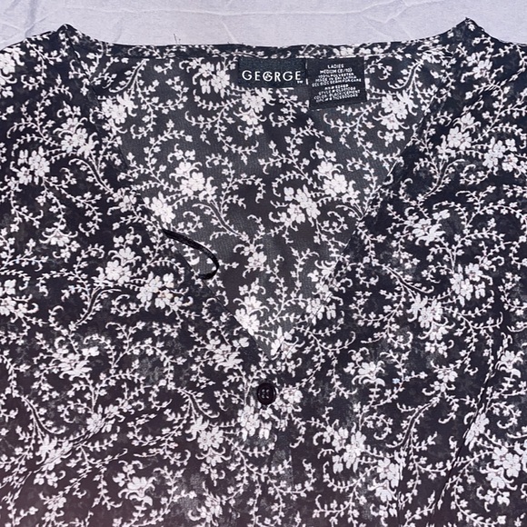 Sheer Floral button up blouse - Picture 3 of 4